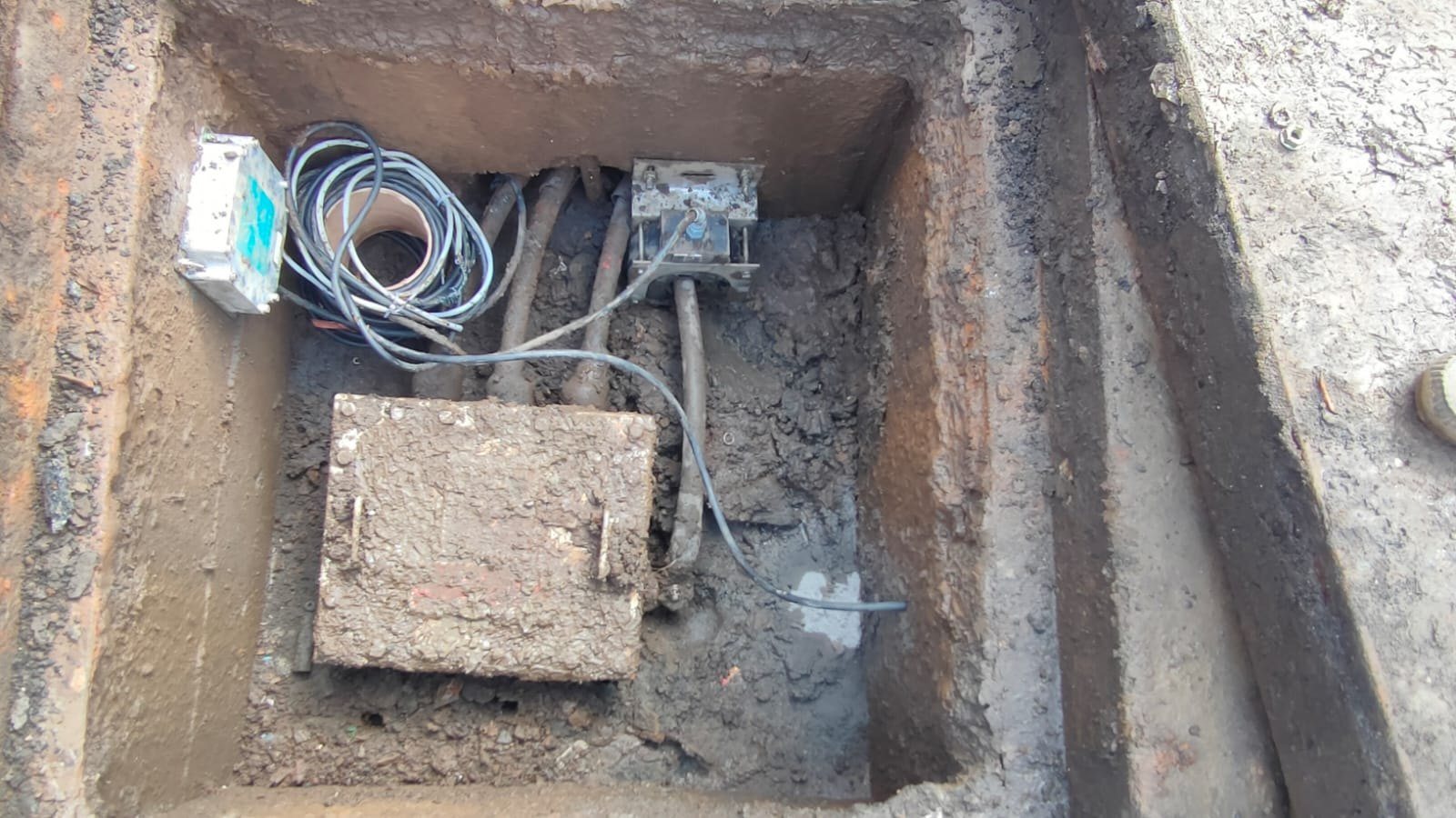 A joint bay monitored by Greenlight on the Adani Electricity Mumbai 220 kV Aarey to Borivali route